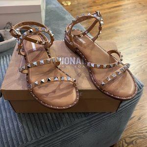 Cushionaire “Tatum” sandal